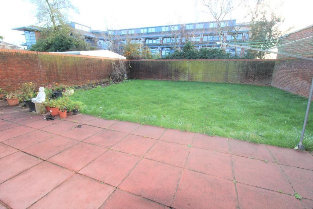 The Heathrow Lodge London Uk Harmondsworth Exterior photo